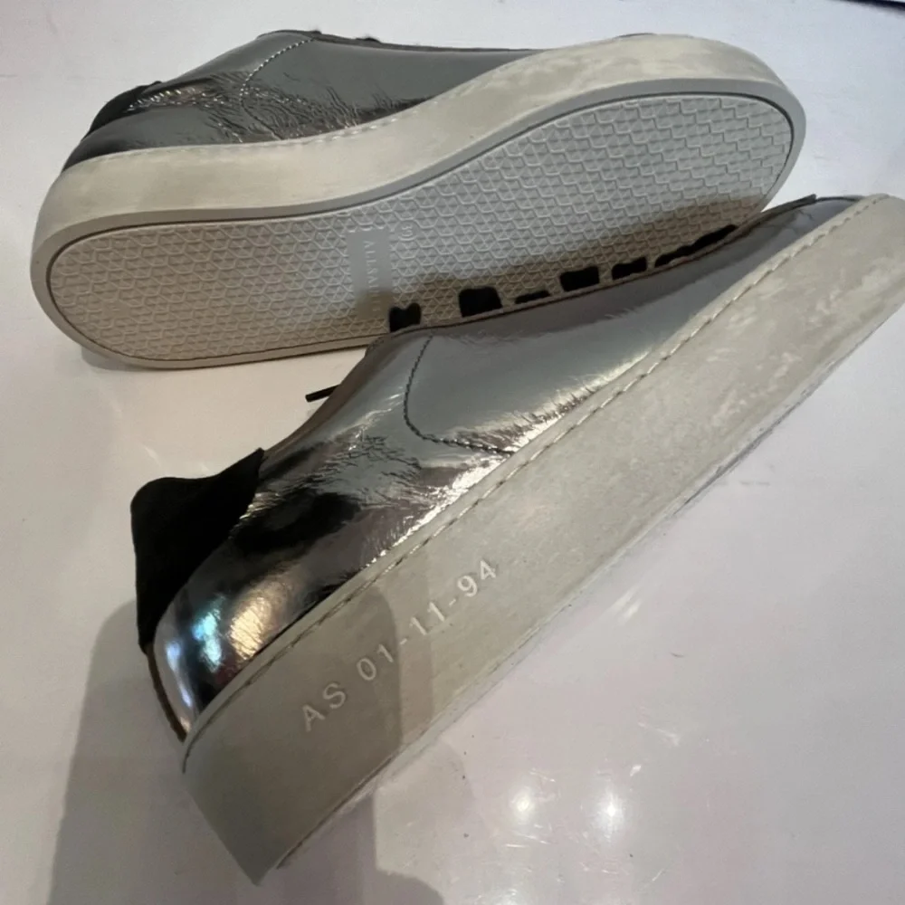 Shana Leather Metallic Sneaker BRAND NEW - Picture 6 of 7